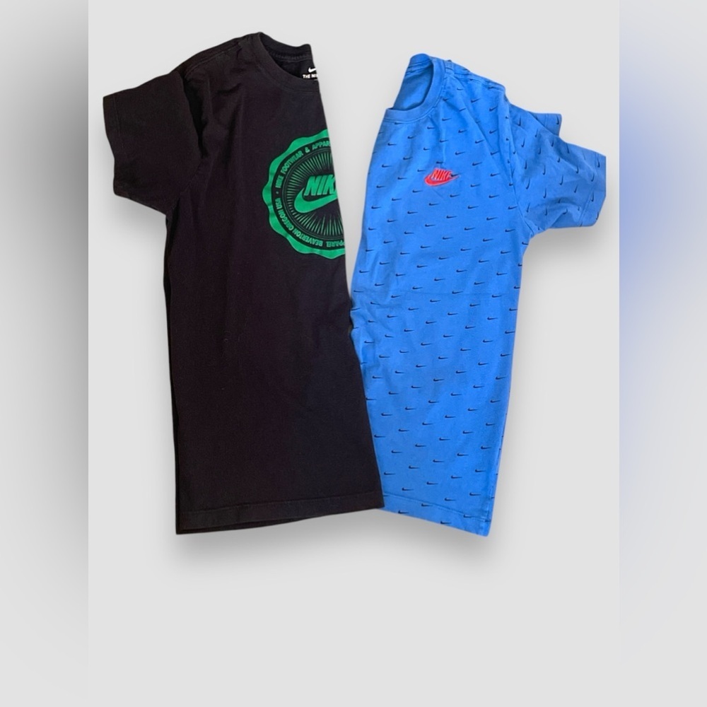 Nike lot of 2 Short Sleeve T-Shirts in Men’s Sz Sm & Medium Cotton Graphic